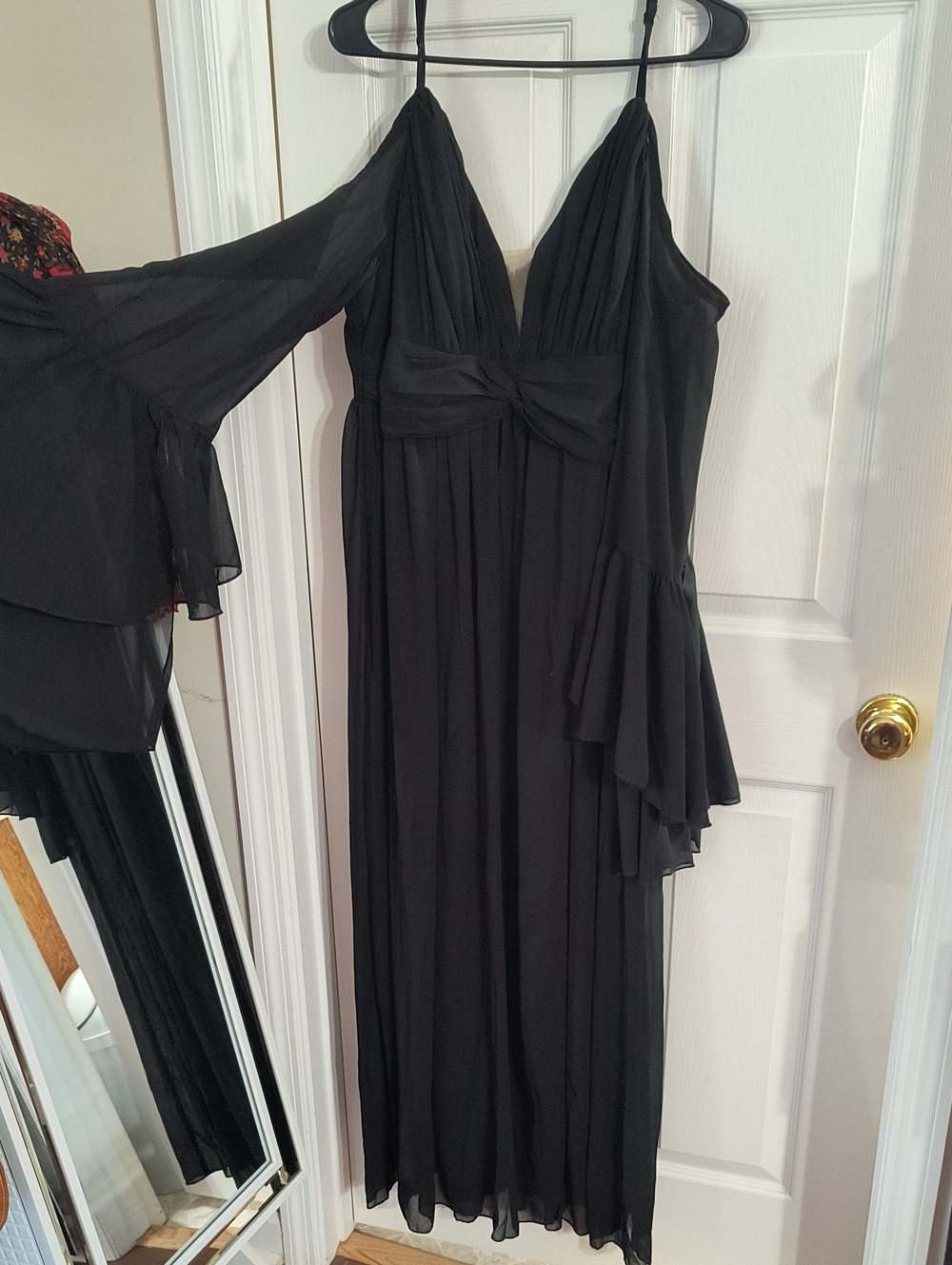 Elegant Black Spaghetti-Strap Evening Dress